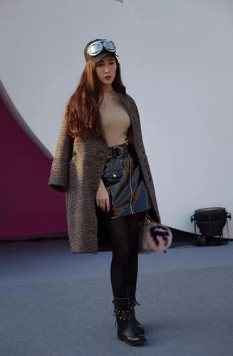 被上司在办公室侵犯的诱惑妻