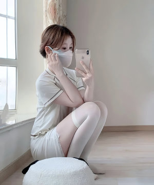 捅进小婷嫩嫩的逼舒服到尿床小说