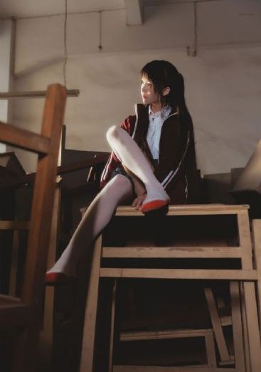 女秘书的胸好大又白又软