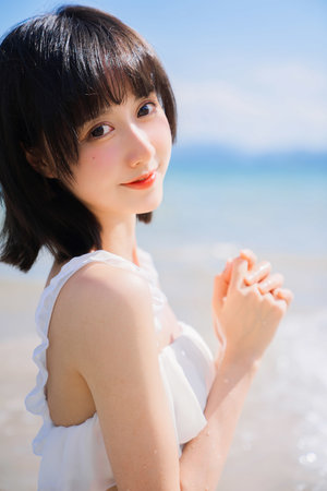 他的巨大在她的乳沟里进出