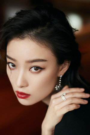 美女的咪咪露出来了